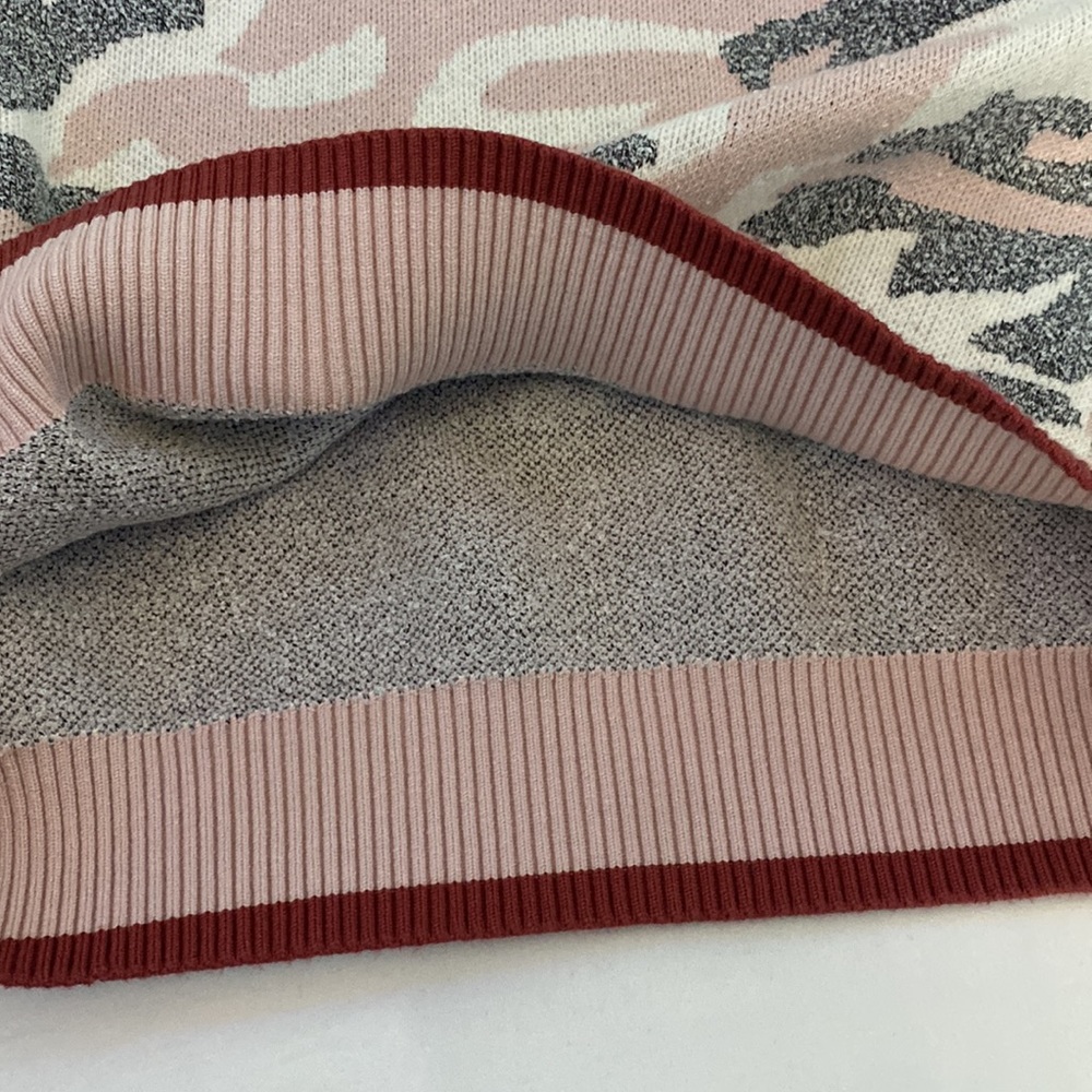 Fate Pink/Gray Camo Sweater | Size Small - Picture 4 of 5